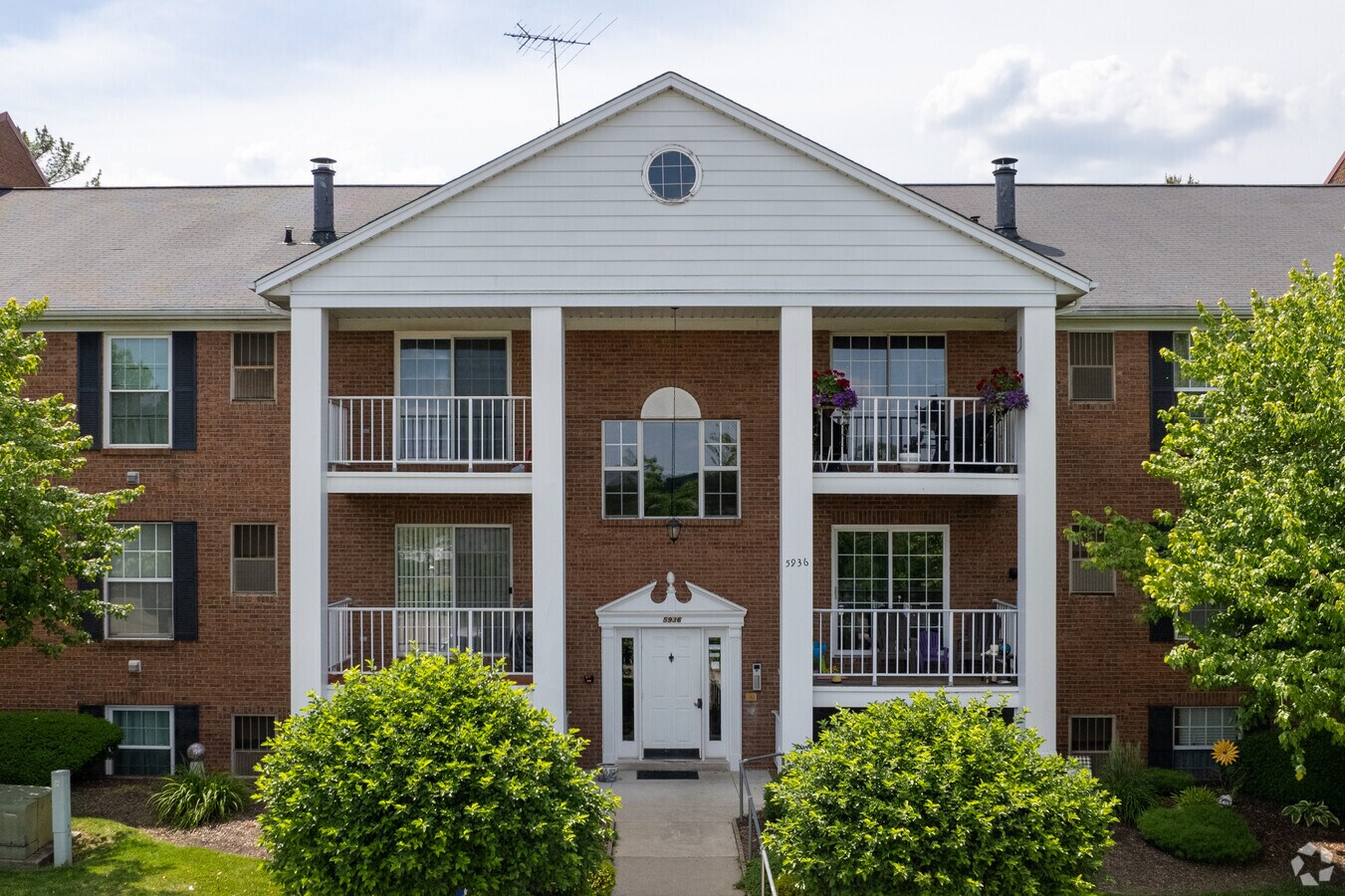 Photo - Canterbury Row Condominiums
