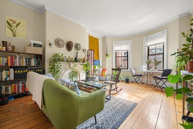 Building Photo - 104 E Brookline St Unit 2