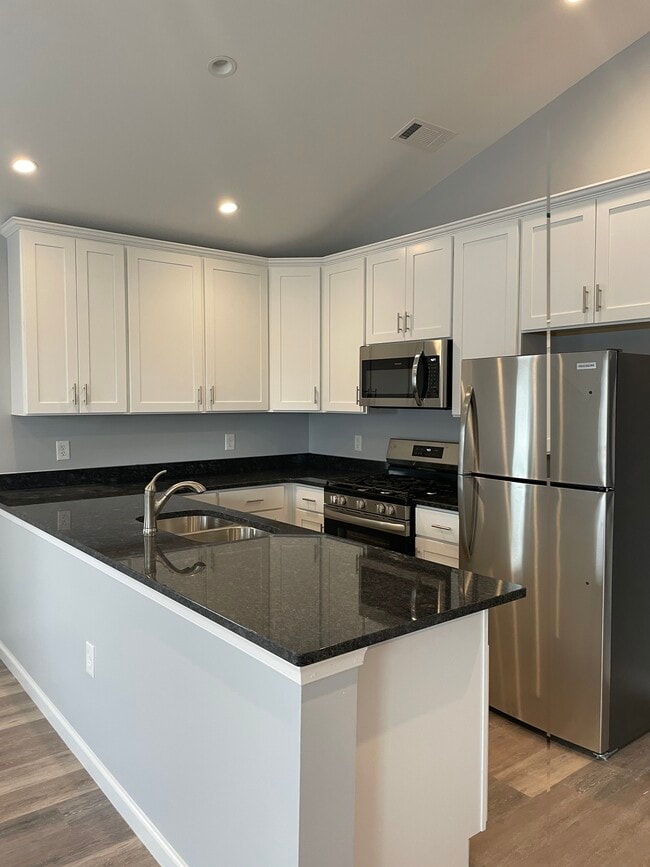 kitchen - 3511 Gray St Unit 204