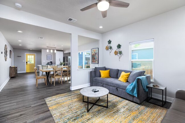 Photo - Updated 3/2 close to downtown