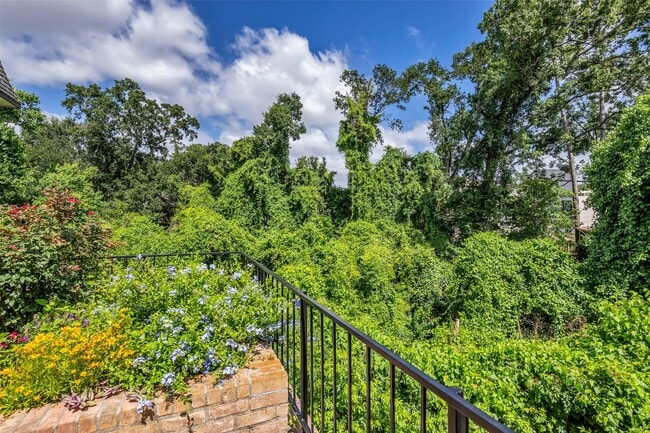 1800 Stoney Brook Dr Unit 205