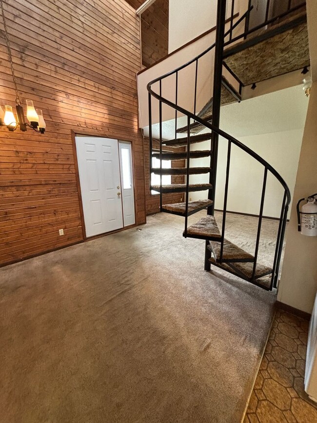 Building Photo - !!!! RENT SPECIAL- HALF OFF FIRST MONTH OF... Rental