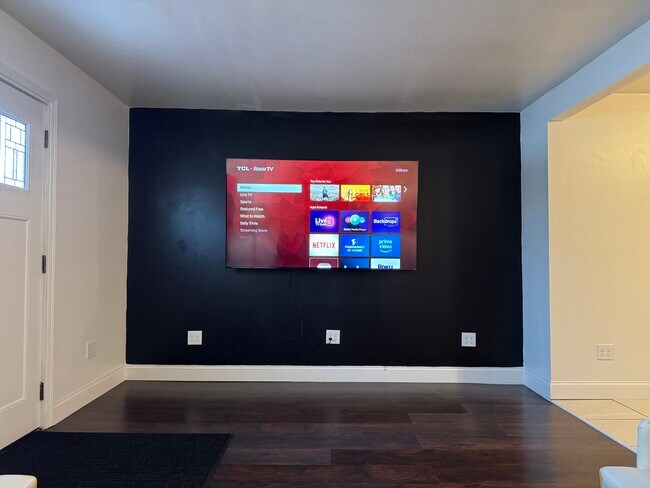 Living Room - 211 N Lincoln St Unit Apt #1