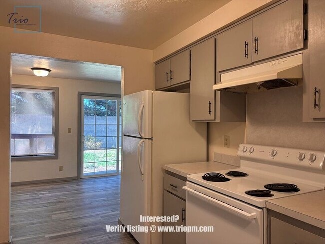 Building Photo - 2582 L St Rental
