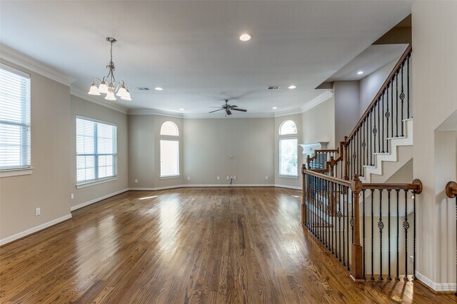 Photo - 5305 Egbert St