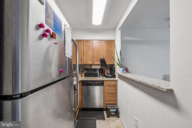 Building Photo - 1420 Locust St Unit 16H