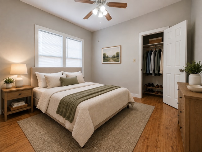 Photo - 104 N Greenleaf St