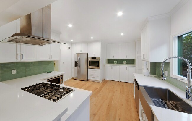 Photo - 828 N Stanley Ave