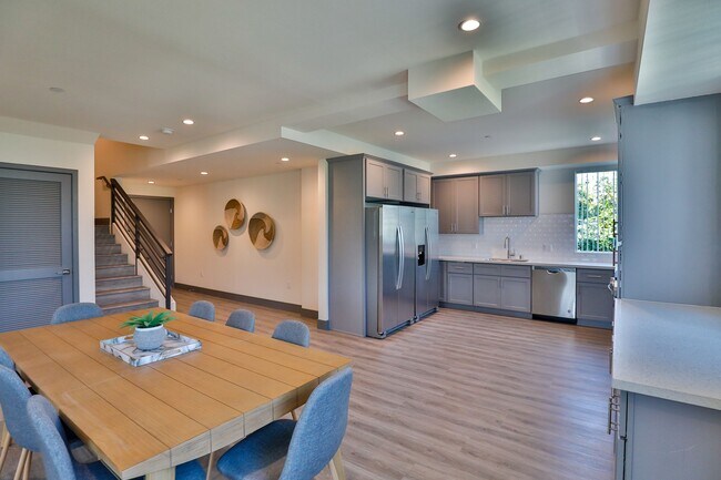 Photo - 1155 W 36th Pl Unidad 2