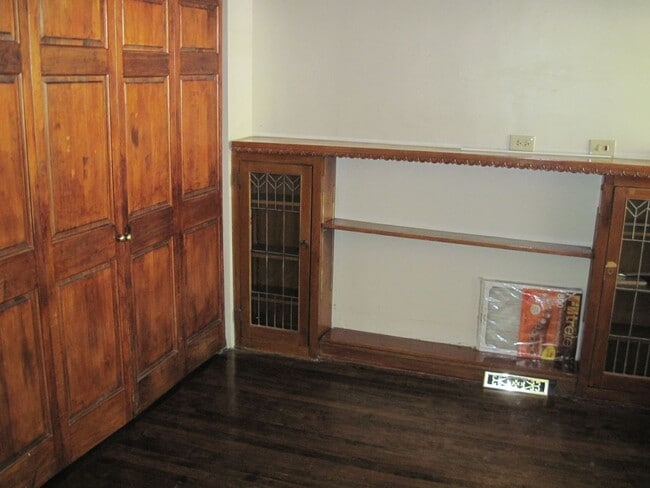 Building Photo - 2579 N Frederick Ave Unit Lower