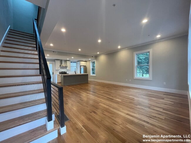 Building Photo - 199 Boylston St Unit 1