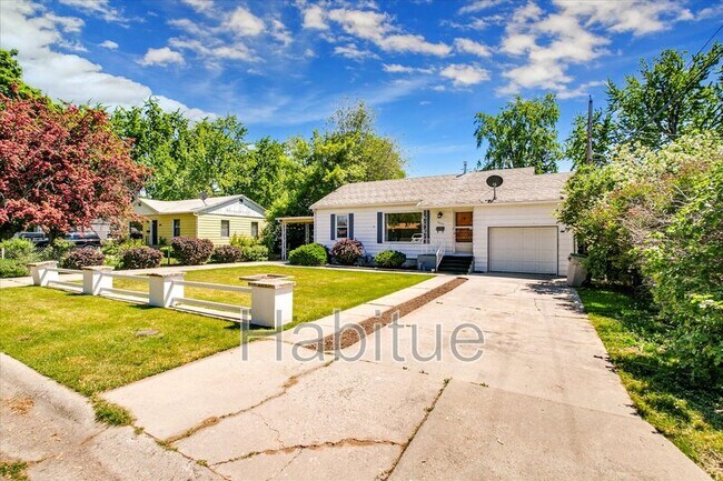 Photo - 3025 Agate St House