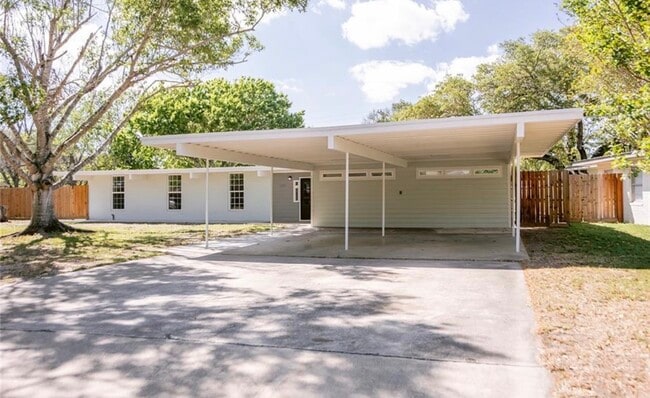 Photo - 2807 Bluebonnet St