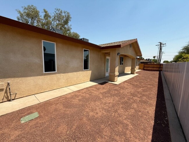 Photo - 520 Figueroa Ave