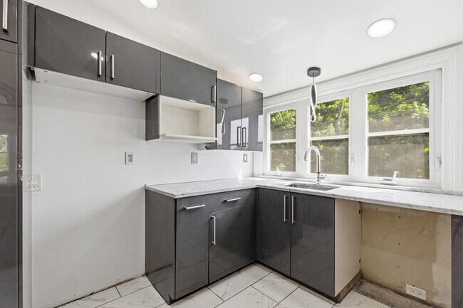 481 Danforth St Unit 3