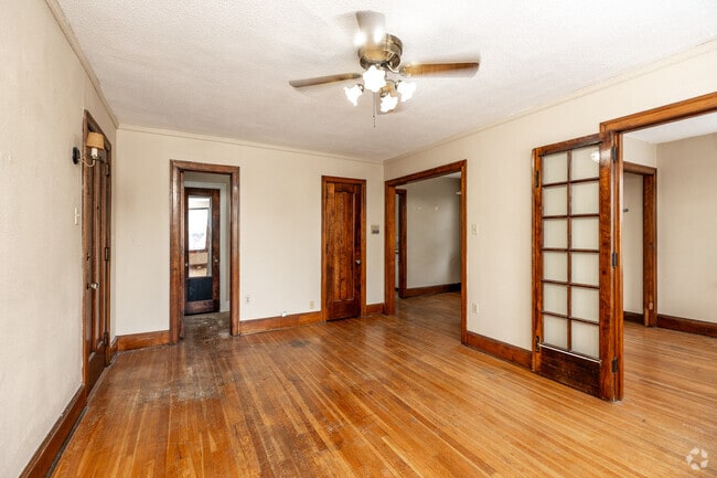 1BR, 1BA - 650 SF - Winona A - Living Room