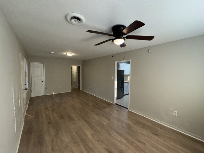 Photo - 5325 Queen Mary Ln