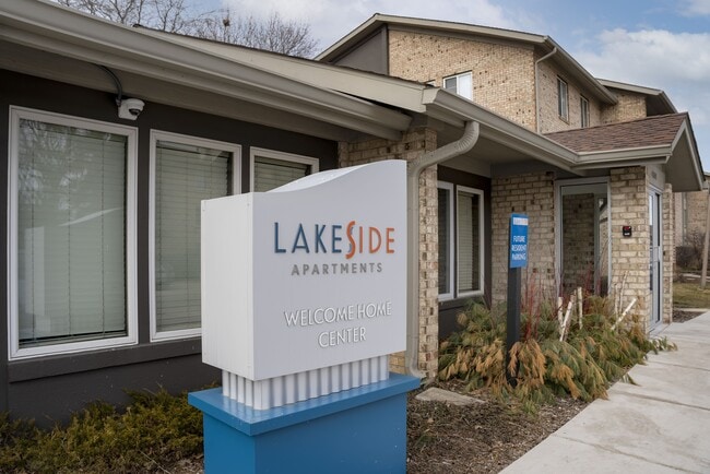 Photo - Lakeside Apartments