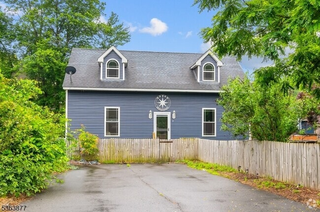 Building Photo - 2 Sefel Ave Rental