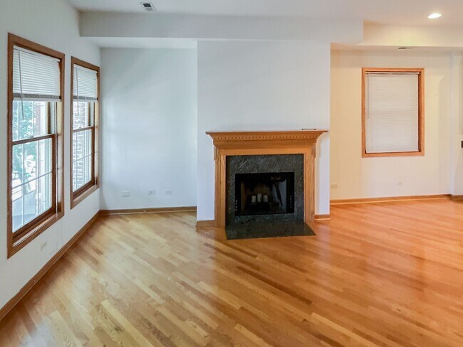 Building Photo - 2732 N Wayne Ave Unit 2732-2