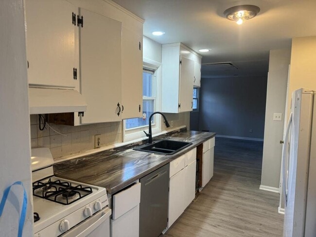 Photo - 1001 Elmira Ave