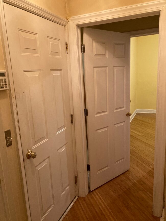Building Photo - 840 Ramblewood Dr Unit 1 Studio