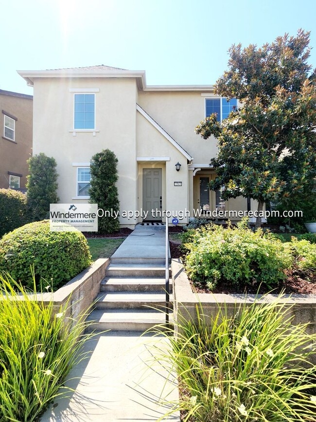 Photo - Gorgeous 3BR/3BA Roseville Rental Home