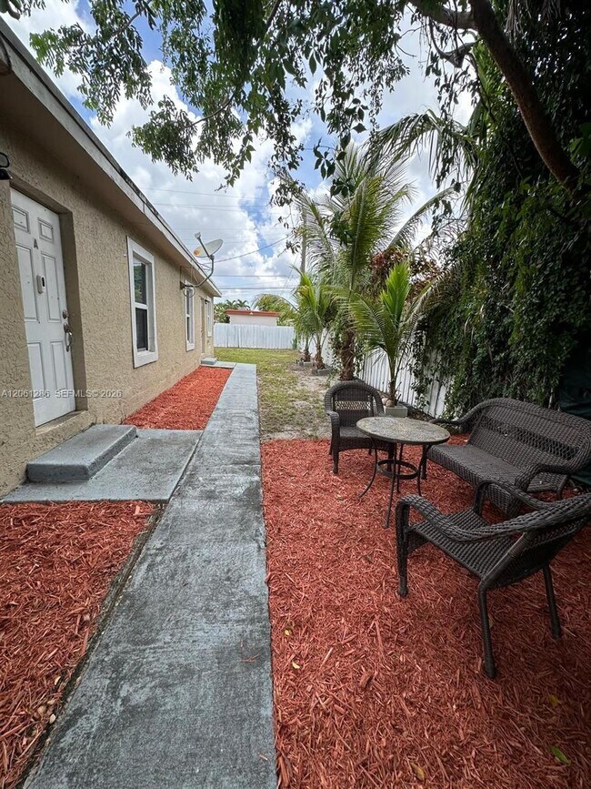 Photo - 728 SW 6th St Unit 2