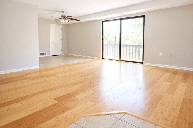 Living Room (2B2B)