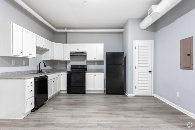 2BR, 2BA - 750SF - Kitchen