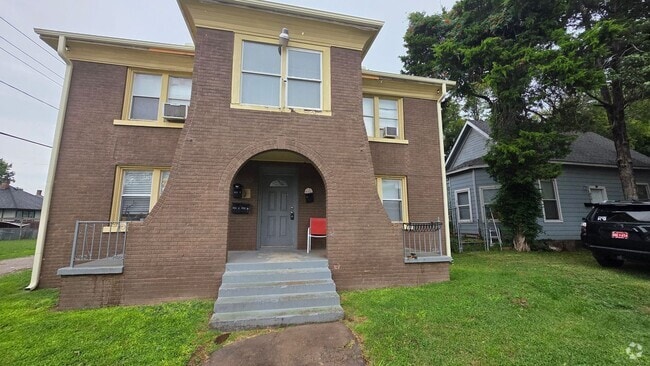 Building Photo - 815 N Brauer Ave Unit 3 Rental