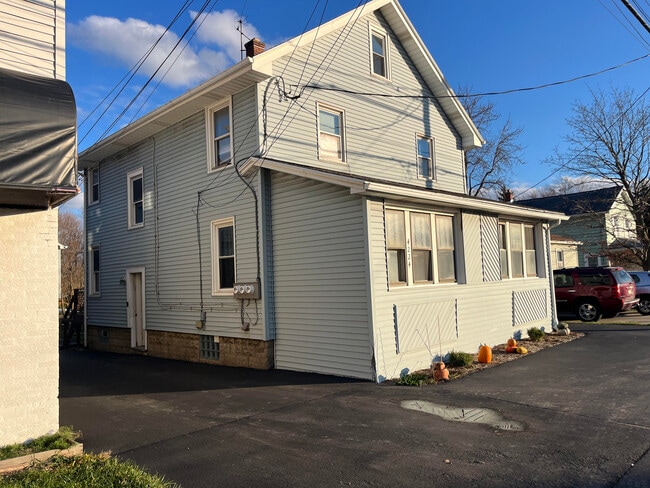 Building Photo - 4224 S Park Ave Unit 2