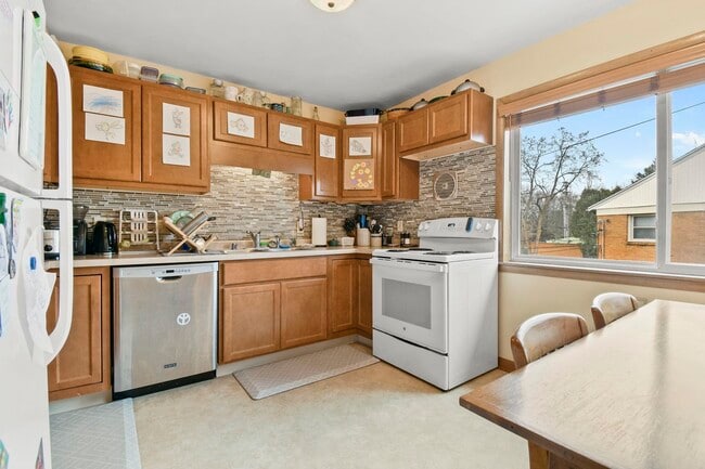 Photo - 426 Rushmore Ln Unit 3