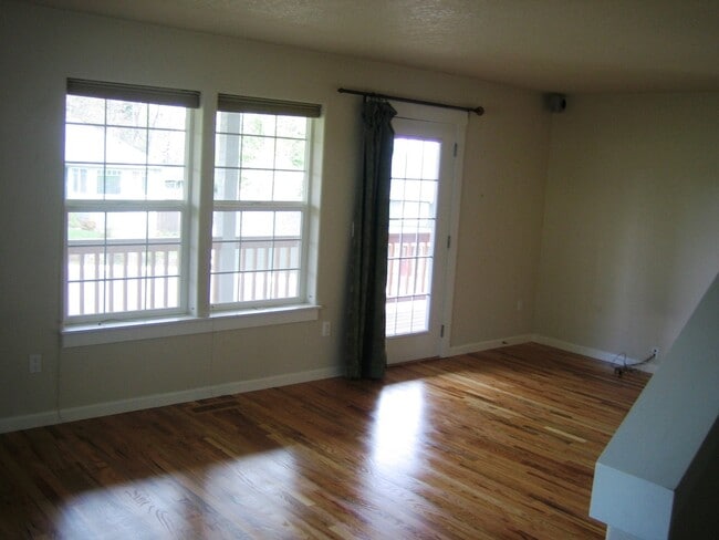 Photo - 1550 Kent St NW House