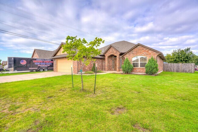 Photo - AVAILABLE THE END OF APRIL! 3 OR 4 BDRM, 2 BATHRM, 2 CAR & STORM SHELTER