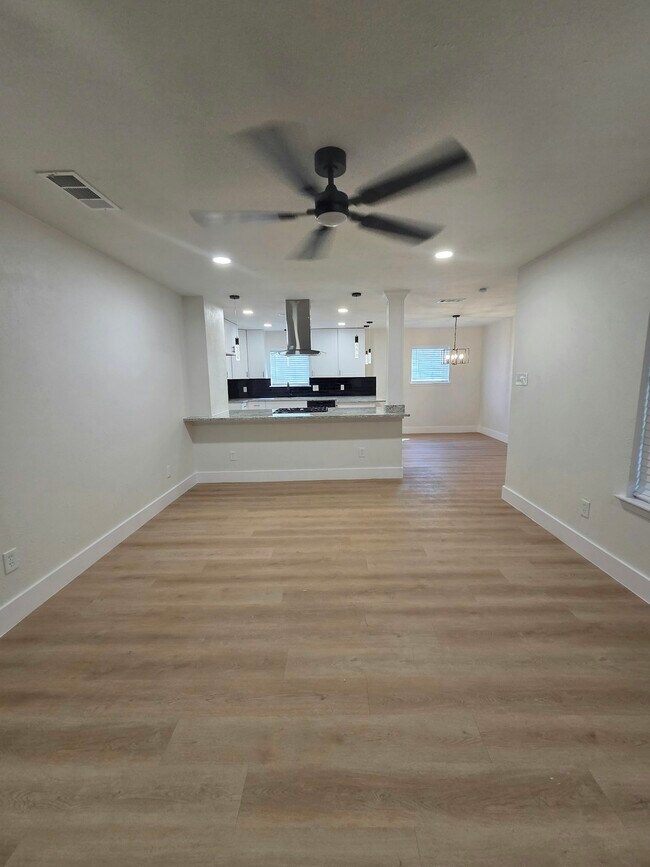 Photo - 6400 Buena Vista Dr