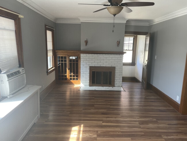Building Photo - 363 Case Ave Unit 2 Rental