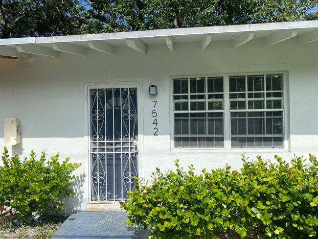 Photo - 7540 NE 3rd Ct Unidad 7540