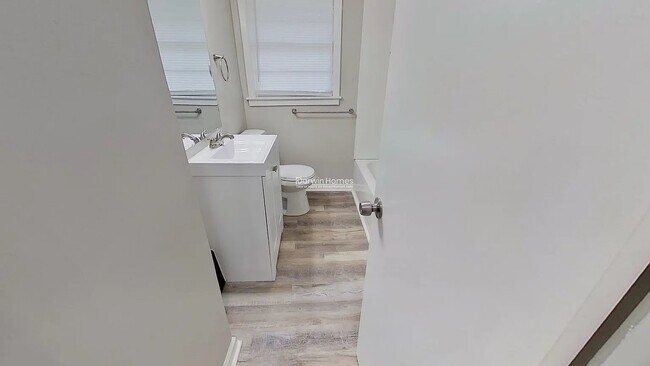 Photo - 3473 E 54 St