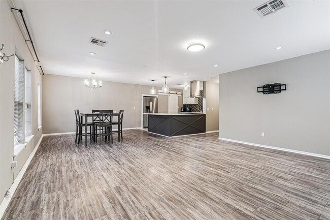 Photo - 802 SE 50th St
