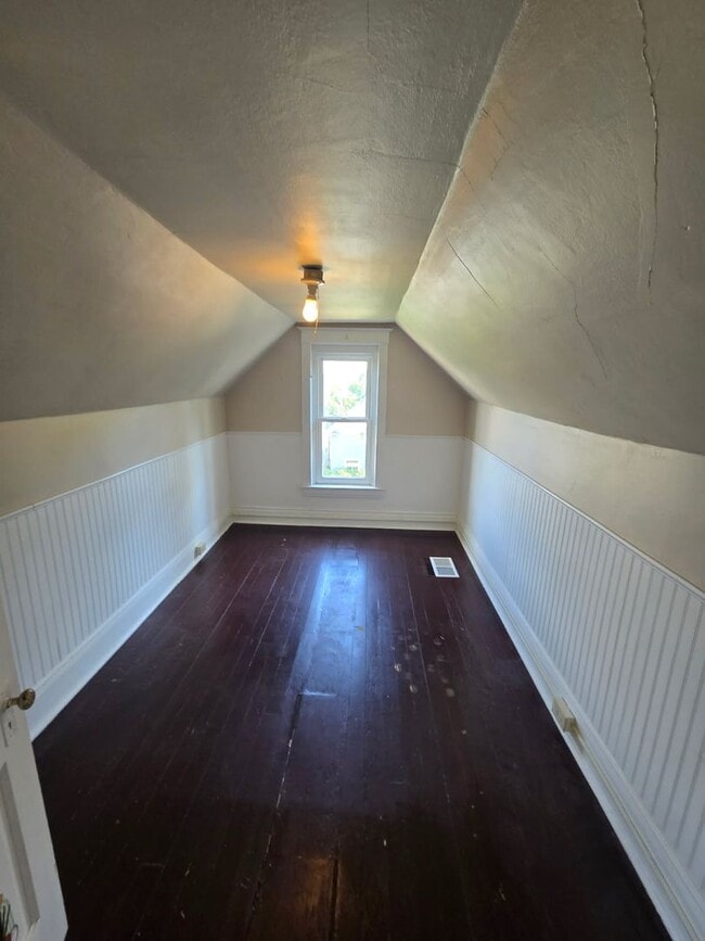 Photo - 2821 Wicklow St Unit 2821 Wicklow Street - Upper