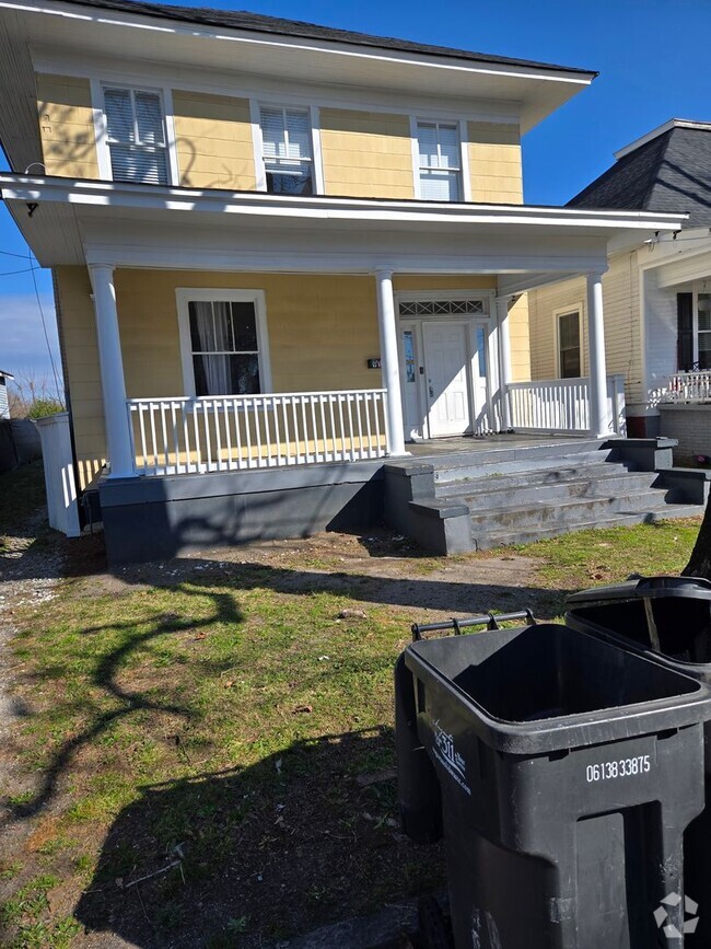 Building Photo - Single family home with covered front porch