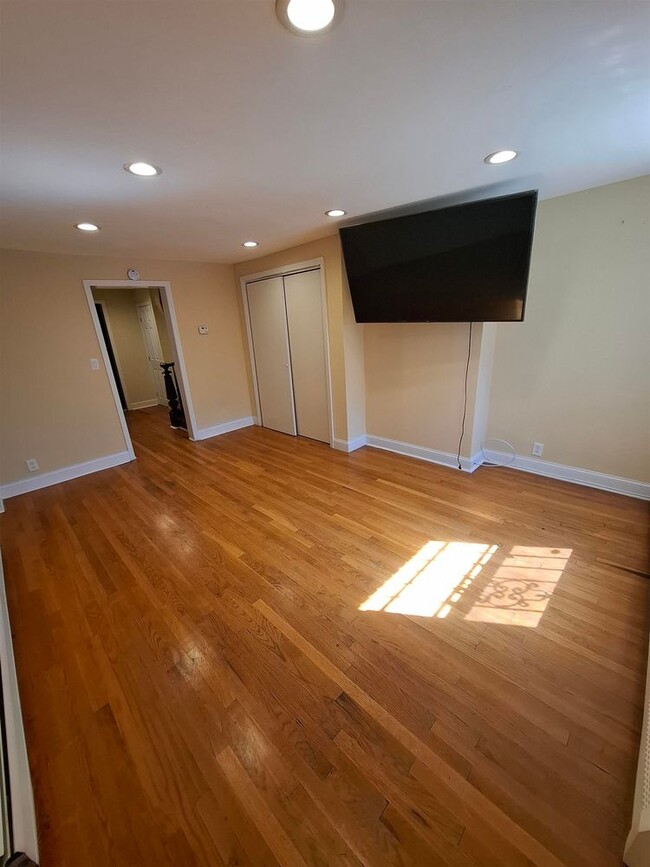 Building Photo - 333 Pacific Ave Unit 1-1 Rental