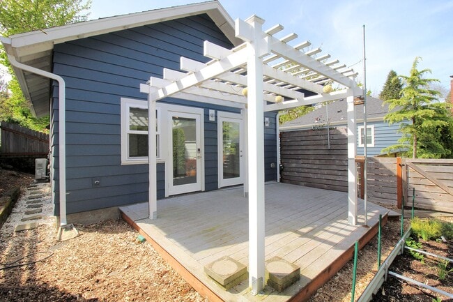 Photo - 1644 N Alberta St