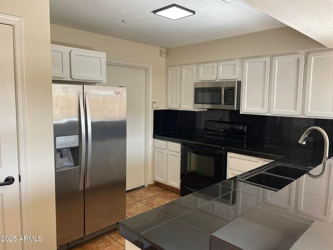 Photo - 1124 E Rose Ln