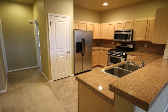 Building Photo - SOUTH SALEM Condo 3 Bedroom 3 Bath - $500 OFF YOUR MOVE IN