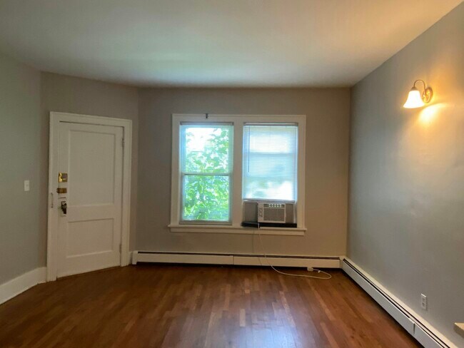 Photo - 1127 Beaconsfield Ave