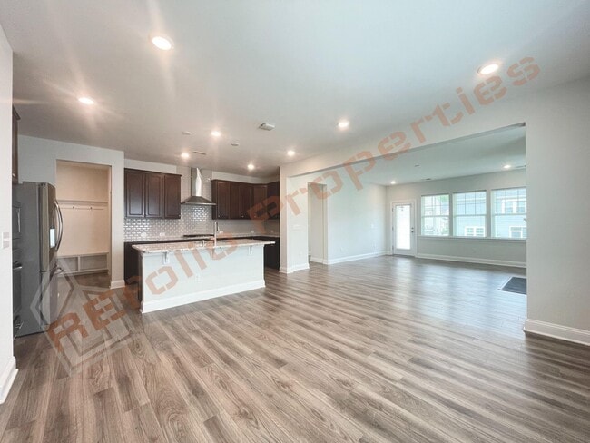 Photo - 213 Ivy Arbor Way