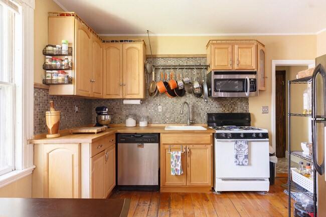 Photo - 327 Lafayette St Unit 2