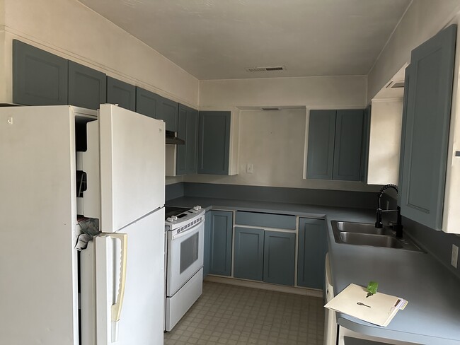 Photo - 1060 NE Churchill St